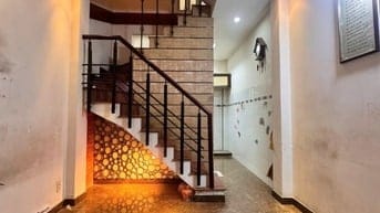 CẦN BÁN GẤP NHÀ 4 LẦU GIÁ RẺ CHÍNH CHỦ