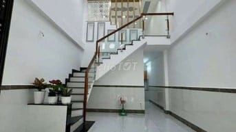 Bán nhà gần chợ Bà Hom cũ giá cực rẻ với DT 40m2