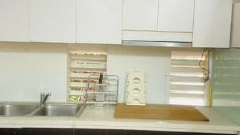 Cho thuê nhà nguyên căn, DT 35 m2x5 tầng, phố Lý Nam Đế.