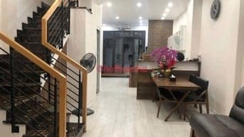 Cho thuê Nhà Hoàng Sa, P.Tân Định, Q1 (5x15m) trệt 2 lầu ST. Giá 35tr