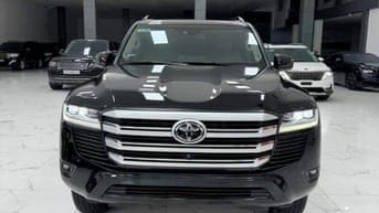 Toyota Land Cruiser LC300 sản xuất 2022, 1 chủ Hà Nội.