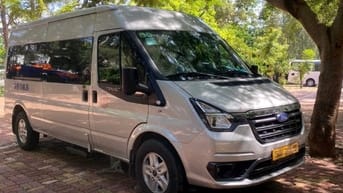 Cho thuê xe 16c Ford Transit đời đầu 2024.