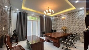 Cho thuê nguyên căn Biệt Thự 3 lầu sân thượng nội thất cao cấp 10x20m