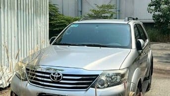 Bán xe Fortuner 2.7V 4 x 2 AT, Màu bạc, sản xuất 2013, máy xăng