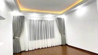 Bán Nhà Cầu Giấy 35/40m2 x5 tầng mt:4m2 giá 8,9 tỷ ( có thương lượng )