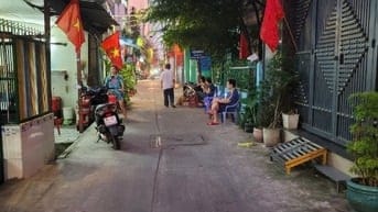 Cần bán nhà hậu Giang, quận 6, hướng Nam, sổ hồng riêng