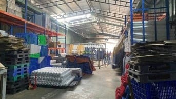 Cho thuê kho xưởng mặt tiền QL1A DT: 4.000m2  Ngã Tư Bà Điểm. HCM.