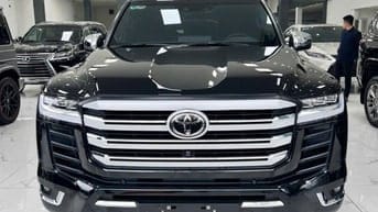 Toyota Land Cruiser LC300 Siêu Mới đi có 3 nghìn Km. Giá thương lượng 