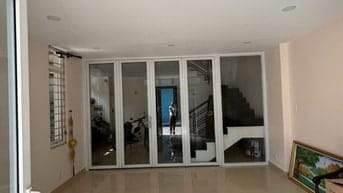 Cho thuê tầng Trệt làm văn phòng số nhà 654/1 Cộng Hòa, P13. 