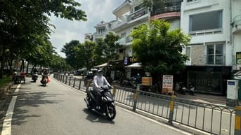 Cho thuê nhà 2 mặt tiền đường Hoàng Sa, p Tân Định, Quận 1 