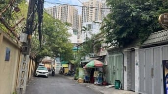 Bán KS ngay Chợ Bến Thành, Q.1; Cho thuê 200Tr/ Tháng. Hầm + 8 Tầng
