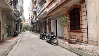 Cho thuê mặt bằng làm văn phòng mặt ngõ ô tô tránh, Hoàng Quốc Việt
