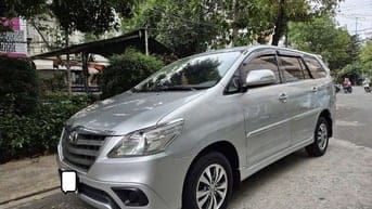 Cần bán Inova E (2.0L) sx:2015MT,màu bạc,gđ sử dụng mới 95%.