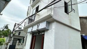 LONG BIÊN - THANG MÁY - LÔ GÓC - TRUNG TÂM THẠCH BÀN - Ô TÔ ĐỖ CỬA