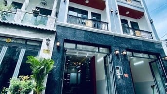 Bán căn nhà phố nằm ngay thị trấn cách Phú Mỹ Hưng chỉ 5p di chuyển.