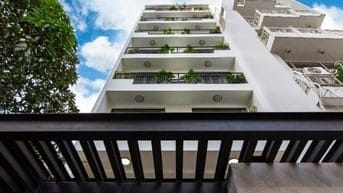 Tòa nhà 6 tầng 19 phòng. 5x26m. HDT 90tr/tháng. 2 mặt tiền hẻm xe hơi