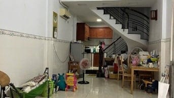 NHÀ DƯỚI 4 TỶ HẺM XE HƠI, VỊ TRÍ ĐẸP, DT 3,3X10,5, TRỆT, LẦU ĐÚC BTCT