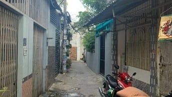 phòng trống cần cho thuê dài hạn, thích hợp cho vợ chồng. thuận lợi 