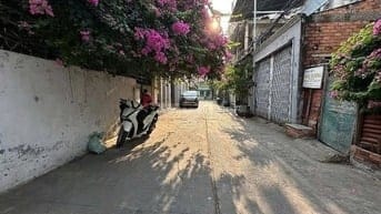 BÁN NHÀ XÂY 1 TRỆT 1 LẦU GẦN NGUYỄN THỊ ĐỊNH 