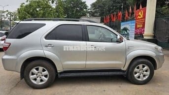 Toyota Fortuner 2009 2.7V 4x4 AT - 120000 km