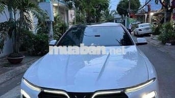 VinFast Lux A2.0 2021 2.0 AT - 50000 km