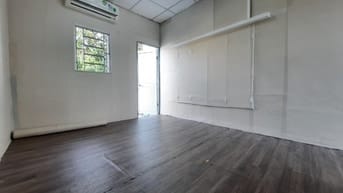 PHÒNG BAN CÔNG CỬA SỔ THOÁNG SẠCH ĐẸP ngay TRƯỜNG SA-HOA PHƯỢNG