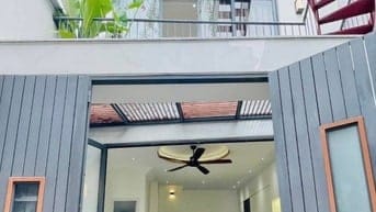 Bán gấp nhà Phạm Văn Hai. Phường 3. Tân Bình. Giá 2 tỷ 990. Bớt lộc.