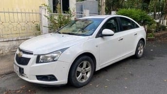 Cần bán xe Chevrolet Cruze 2014 số sàn, màu trắng, 1 đời chủ 195 triệu