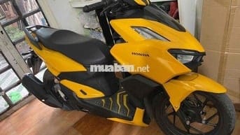 Kẹt tiền bán lại xe Vario Nhập mới mua trước tết