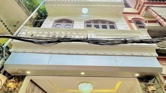 NHÀ MỚI GẦN PHỐ, FULL NỘI THẤT, NHIỀU TIỆN ÍCH XUNG QUANH