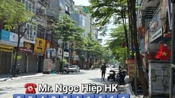 TỌA LẠC TRÊN CON PHỐ VIP HOÀNG CẦU TRUNG TÂM QUẬN, NGÕ THÔNG BÀN CỜ