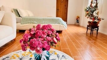 Nhà mặt tiền tầng 1, Lối đi riêng, có sân thượng,sổ hồng