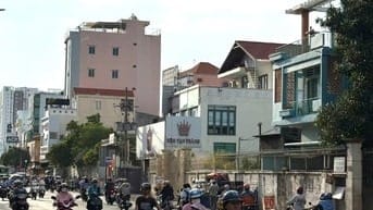 Mặt tiền đường Hòa Bình khu vực đông đúc, kinh doanh cực sung