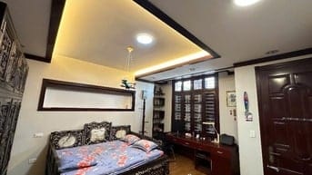 Nhà phân lô hồ đền lừ - ô tô tránh nhau
