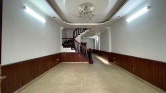 Nhà riêng ngõ phố giải phóng đối diện phố đại từ dt90m2x4t giá 21tr