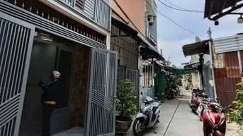 Bán nhà ngay chợ lê thị ngay DT:4X11m 1T+1 lầu 2pn