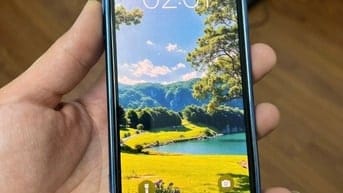 Bán chiếc điện thoại IP XS 64 bản quốc tế màu vàng đang dùng 