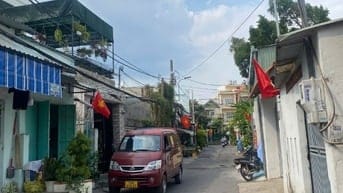 Bán nhà mặt tiền Đông Hưng Thuận thông bờ kênh Tham Lương, Giáp Govap