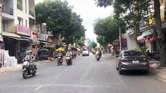 Mặt tiền Thạch Lam ngay sát Luỹ Bán Bích. Dt 4m x 20m. Nhà 3 tấm.