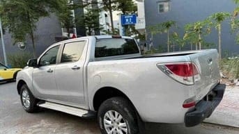Mazda BT 50 2015 2.2L 4x2 AT - giá ngang số sàn