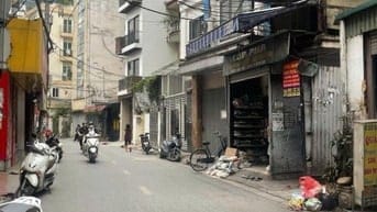 Cần bán gấp nhà chính chủ Phố Hoa Bằng - có thương lượng