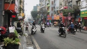 Cần bán gấp nhà Mặt phố Bạch Mai giá 16 tỷ, DT 48m2 - Hè rộng