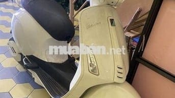 Cần bán xe vespa cũ 3vie 125 đời 2016 màu trắng