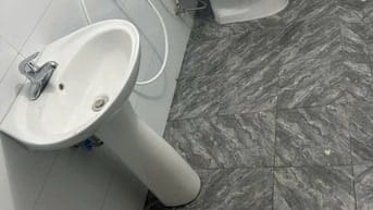 Cho thuê nhà 2 tầng mặt đường Nguyễn Xiển