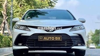Toyota Camry 2.0Q trắng/kem 2023 siêu siêu lướt