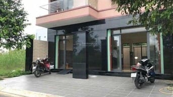Bán nhà Lê Văn Lương. 9.3 x 13m, DTSD 350m. 1 trệt, 2 lầu, đường 12m