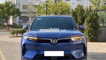 VinFast VF9 sẵn xe giảm giá mạnh