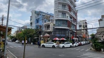 Nhà góc 2mặt tiền đường lớn cần bán