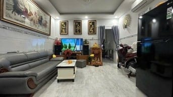 Chỉ 4,7 tỷ ngay Hoàng Quốc Việt, DT 4x10m