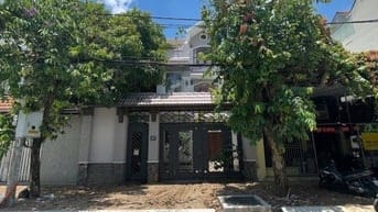 Biệt thự đường 270 cao lo dt: 8m x 20m, 2 lau mái ngói 